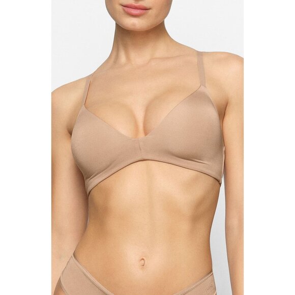 🆕SKIMS Push-Up Plunge Wireless Form Bra 34DDD Beige - Picture 1 of 11